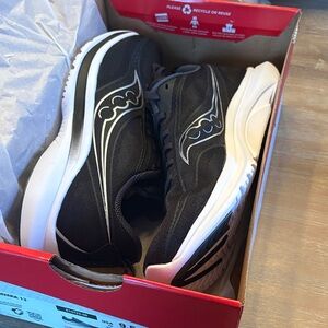 New in Box Saucony Women’s Kinvara 13 Black/silver Athletic Shoes  9.5 Running